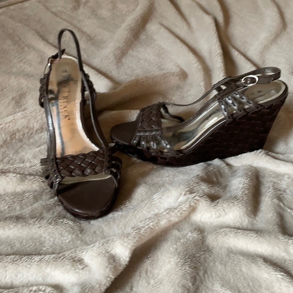 White House black market sandals size 8.5 dk brown